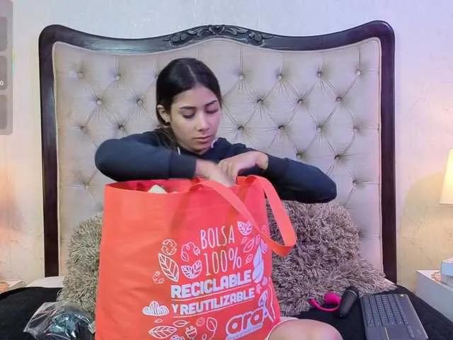 Offline VioletMontes on BongaCams