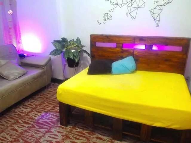 Offline Yeseniaa25 on BongaCams