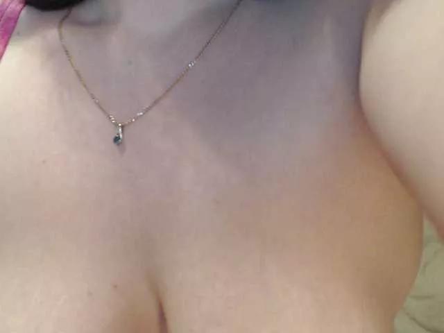 Freechat yuliyazai on BongaCams