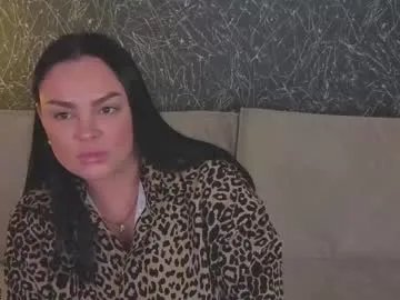 adele_crown — close eye contact+lips tease [152 tokens left] #new #shy #nonude #bbw #bigboobs