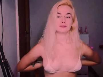 Freechat carinfox on Chaturbate