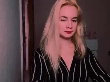 Freechat carinfox on Chaturbate