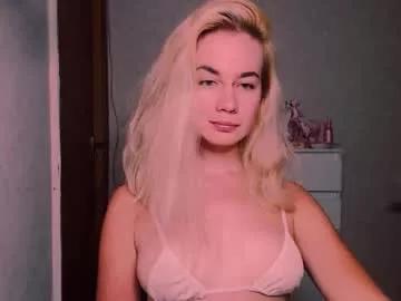 Freechat carinfox on Chaturbate