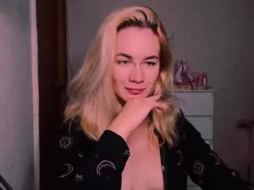 Freechat carinfox on Chaturbate