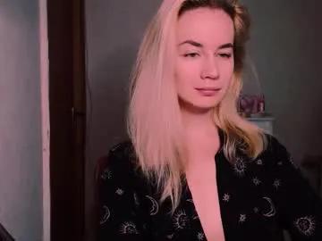 Freechat carinfox on Chaturbate