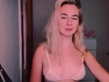 Freechat carinfox on Chaturbate
