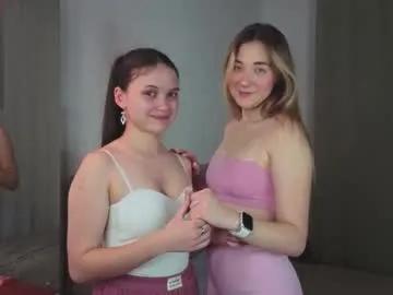 Freechat emilyhewell on Chaturbate