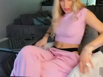 Freechat erotic__blondie on Chaturbate