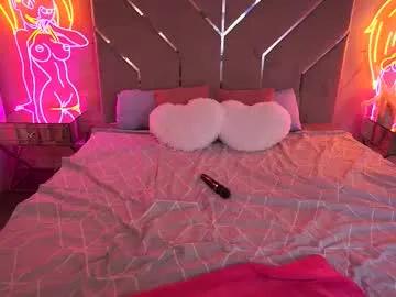 Freechat kiracandys on Chaturbate