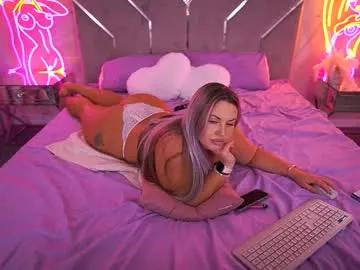 Freechat kiracandys on Chaturbate