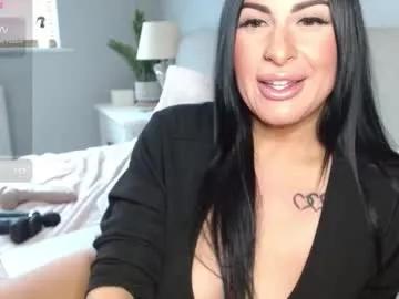 layla_uk_ on Chaturbate