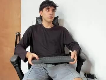 Freechat leo_jones389 on Chaturbate