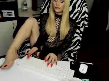 lexxymiss — #trans #mistress #smoke #findom #femdom #Show Tits Small   [333 tokens left]