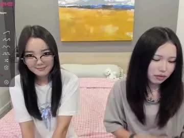 Freechat little_yena on Chaturbate