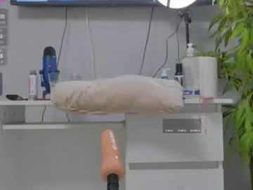 Freechat luckystrikee_ on Chaturbate