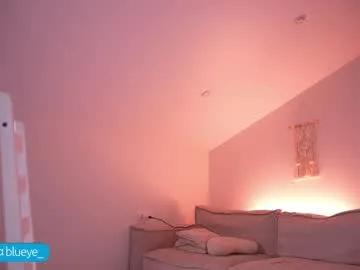 Freechat miablueye on Chaturbate