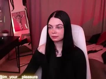 michela_fruet — GOAL: kneel & look at cam [66 tokens remaining] Obedient tuesday #feet #german #bdsm #slave #submissive