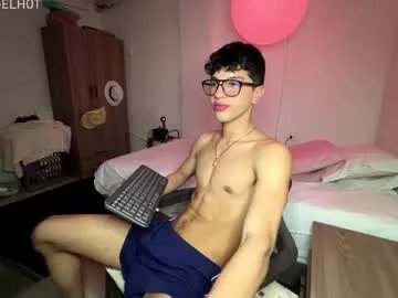 mike_pineapple on Chaturbate