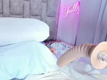 Freechat queen_yully on Chaturbate