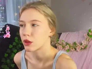 succubelle — GOAL: play with my lips  [33 tokens remaining] Come there and try do defuse my Domi! Bzz bzz me _ #lovense #18 #shy  #skinny #teen