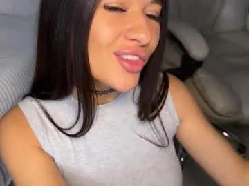 Freechat urlillshy on Chaturbate