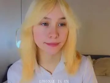 wanettabal — GOAL: Ride on a pillow Hello everyone! My name is Michelle! I will be glad to receive your support with a thumbs up! <3 #Shy #skinny #new #young #big breasts [20 tokens remaining]