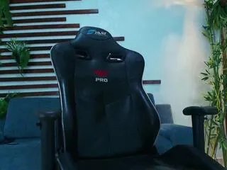 Freechat connor_seven on Flirt4Free