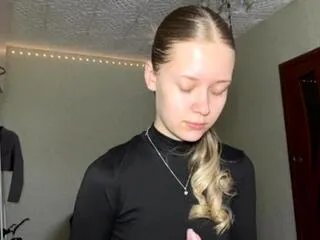 emelina_carpio on Flirt4Free