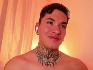 luke_evanns on Flirt4Free