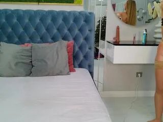 Freechat sienna_pierce on Flirt4Free