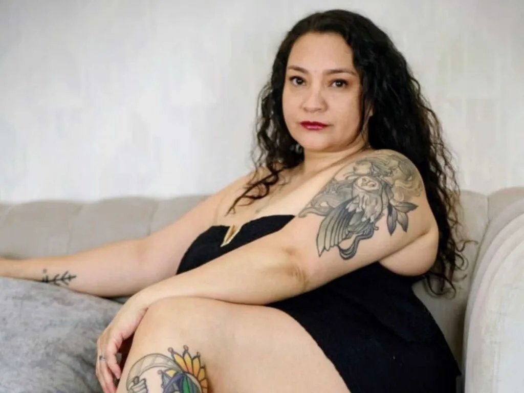 LiveJasmin AlayaLux is Freechat AlayaLux — I really love good food and honesty without excuses, cute dogs, fearless eye contact, well-understood control, intelligence, respect, true love, and blue eyes that know how to obey.