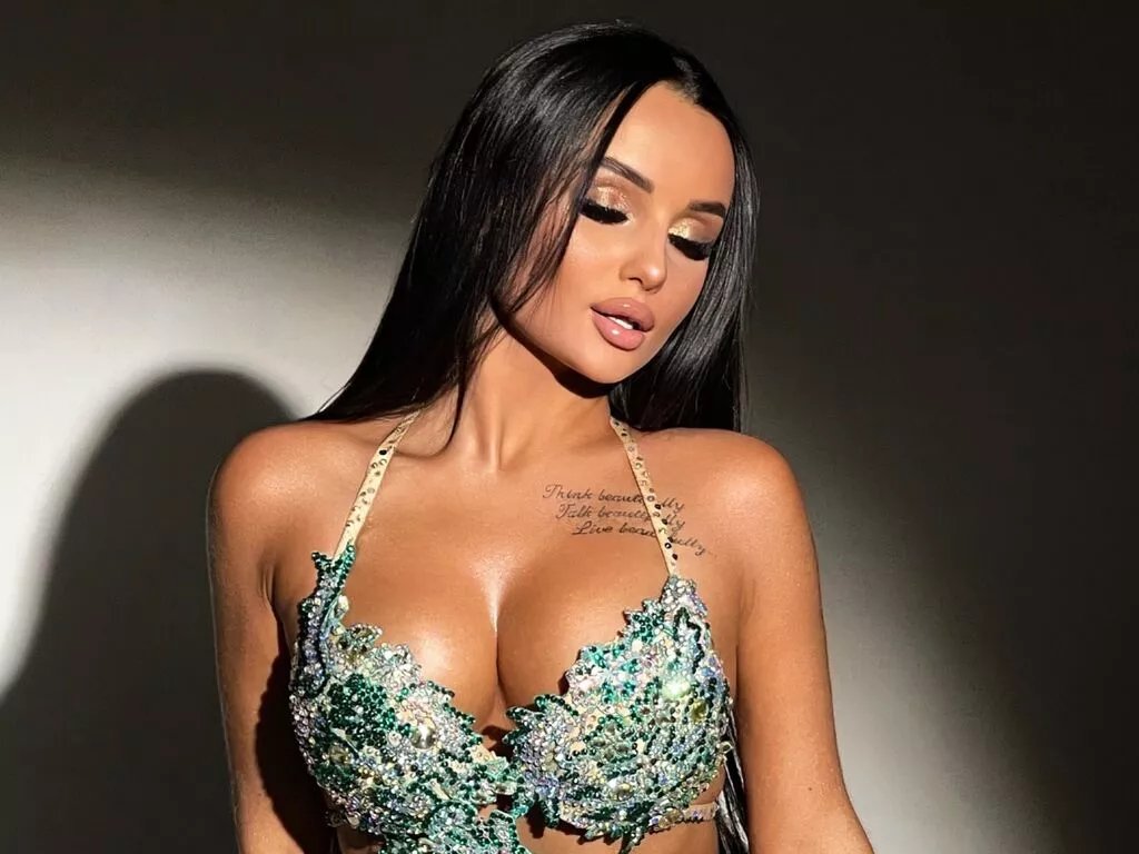 BritneyMills — Interesting conversations ,charismatic men with a sense of humor.I like compliments,champagne and red roses))))