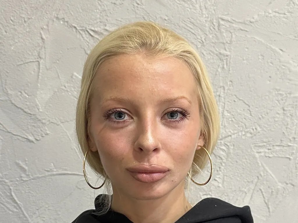 LanaReals — * respectful and confident men
* gentle flirting and smart conversation
* when you take your time and enjoy the process
* attention, compliments, and good energy
* playful dominance with mutual respect
* creating a private, intimate atmosphere