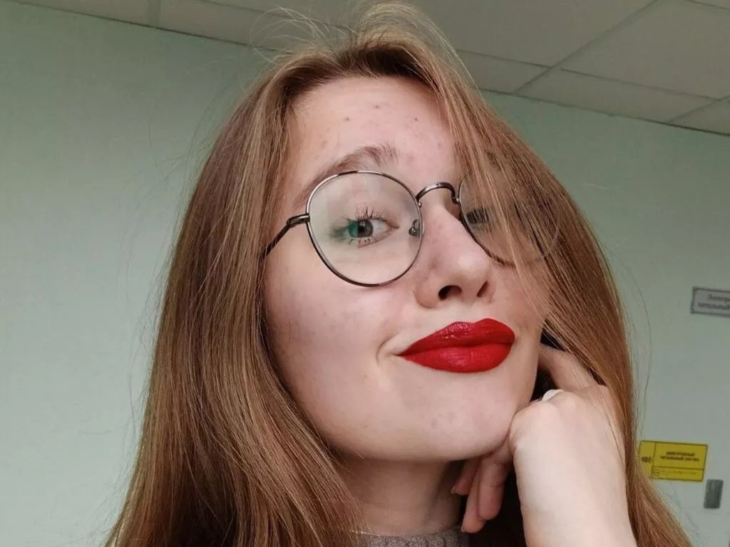 MariamDowden — I love sports and walking in warm weather, I love visiting museums, I like looking at paintings and more ^^ 
I love  ice cream and I love minis