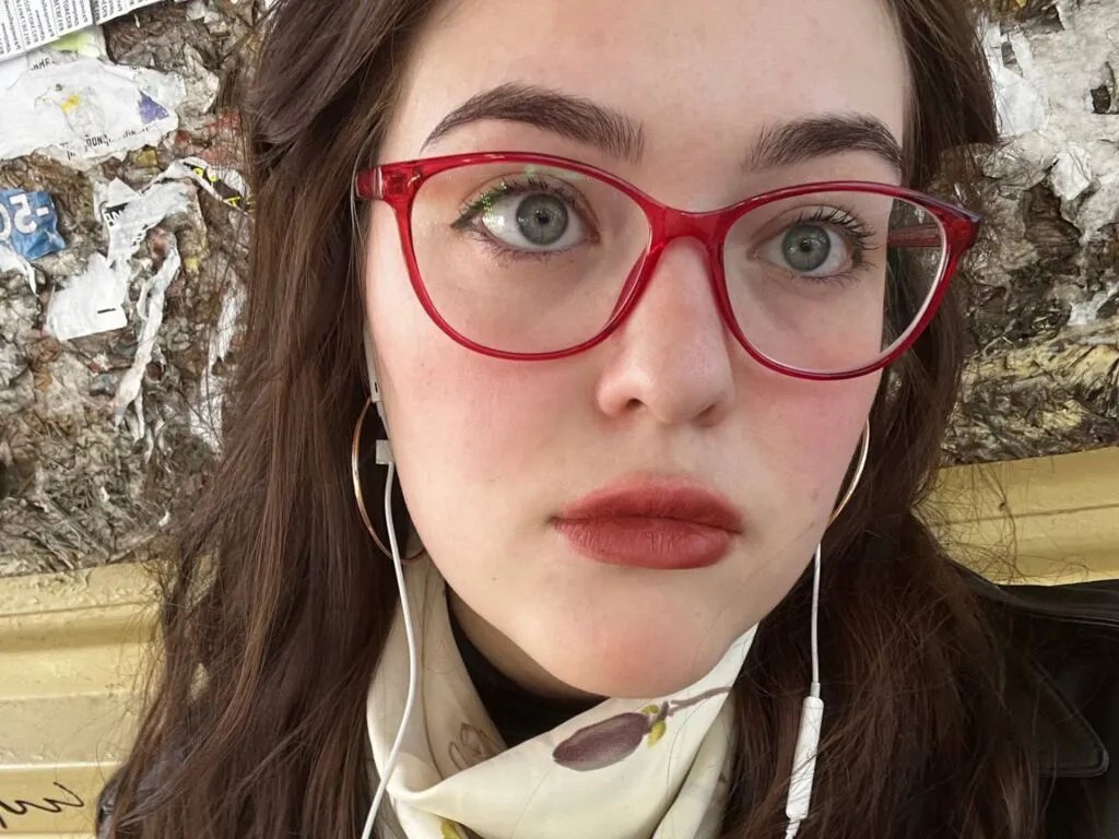 LiveJasmin MersedesRosso is Private MersedesRosso — What I like the most are active people, good energy, and real emotions. I love going to the movies, theater, concerts --- anywhere with life and laughter.