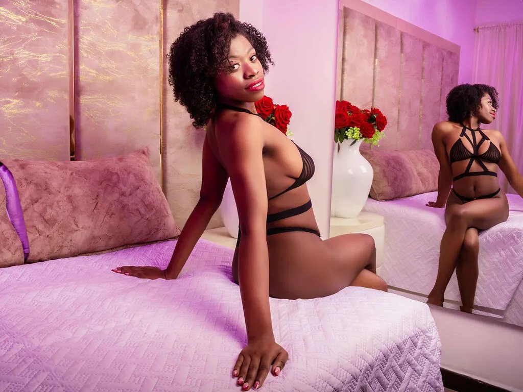 NalaRoux — I love to dance, stretch my body, show my strength and let the connection flow while the tension builds. I enjoy when they look at me with desire, when the chemistry is real and when we can play between passion and adrenaline.