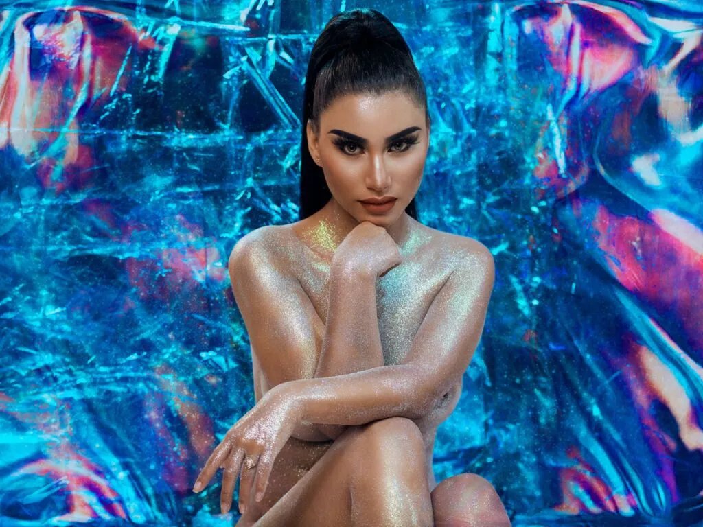 ReinaLonbardie — Fashion, nature, delicate, and expensive.