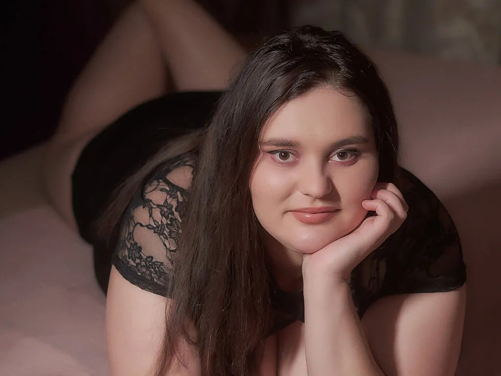 SaraElise —  I cherish genuine, tender, and romantic connections where we can exchange dreams, desires, and secrets. I love to lose myself in playful dancing and teasing, especially with you captivated by my every move.