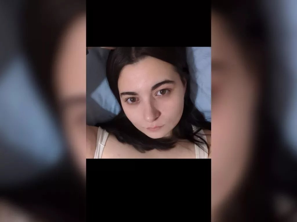 SashaMaroon — I love engaging with members and getting action requests. I love CEI, humiliation, ddlg.