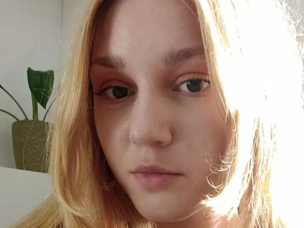 LiveJasmin StefaniLuxe is Freechat StefaniLuxe — I like to listen to music, especially the melodies that cause me warm memories.