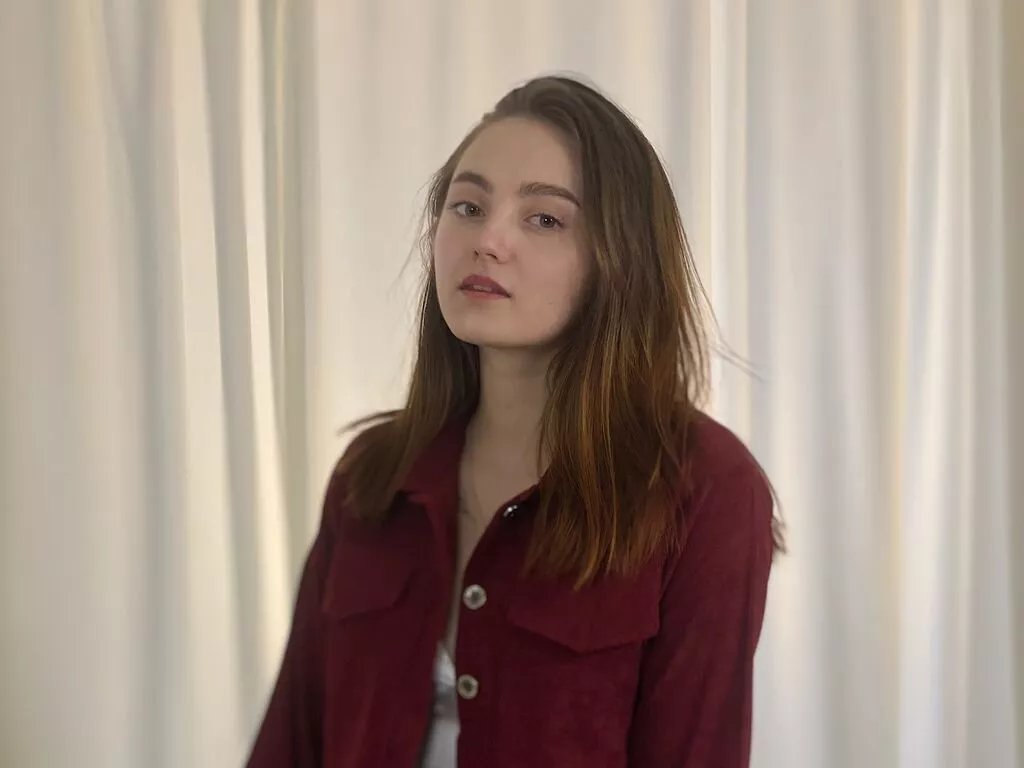 WildaForland — I like: Slow teasing, soft whispers, and being worshipped like a goddess on your screen.