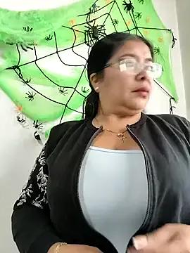 Freechat __valentina18 on StripChat