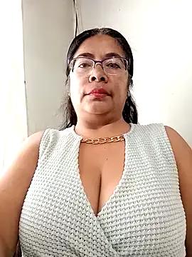 Freechat __valentina18 on StripChat