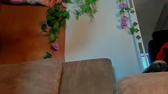 adhara_hotter on StripChat