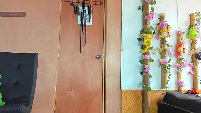 adhara_hotter on StripChat