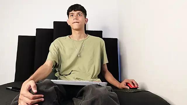 Freechat alexmark_ on StripChat