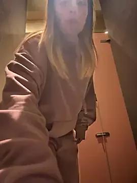 Freechat Alirawrz on StripChat