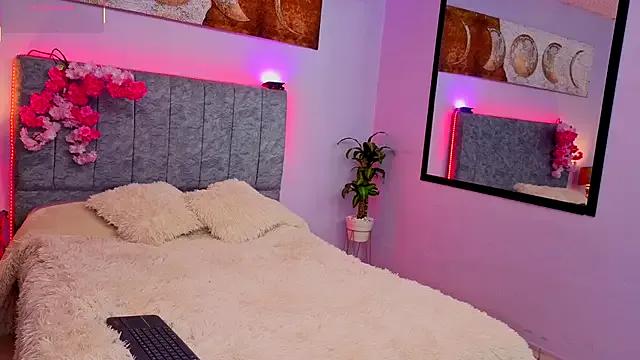 Freechat antonellastar24_ on StripChat