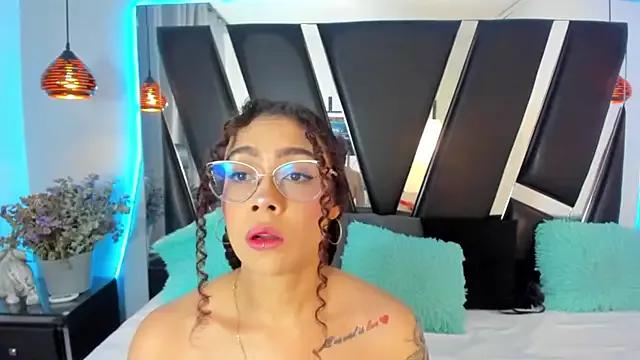 Freechat antonelllepiercee on StripChat