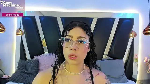 Freechat antonelllepiercee on StripChat